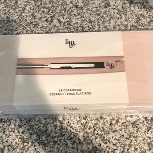 BRAND NEW Lange ceramic flat iron